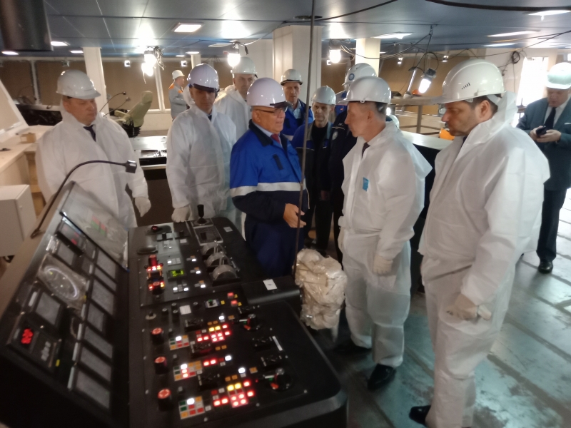Совещание по судостроению и посещение Международного военно-морского салона – пункты рабочей поездки Юрия Цветкова