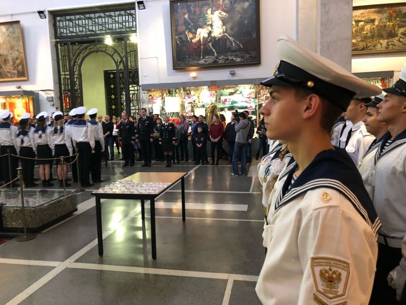 Курсанты МГАВТ награждены памятными медалями за участие в торжественном марше на Красной площади в годовщину парада 7 ноября 1941 года   