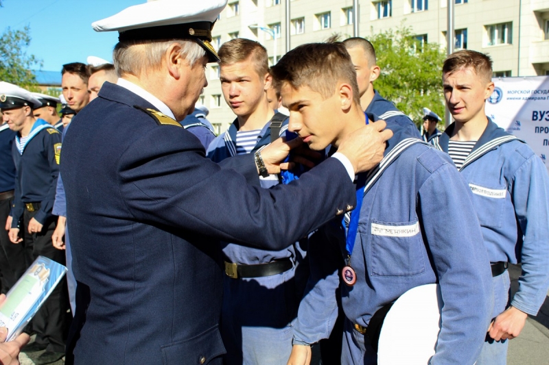В МГУ им Невельского наградили победителей Чемпионата профмастерства по стандартам WorldSkills в компетенциях «Безопасность жизнедеятельности на судне» и «Управление ялом»