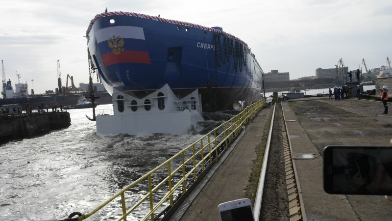 Спущен на воду атомный ледокол «Сибирь» - первый серийный проекта 22220