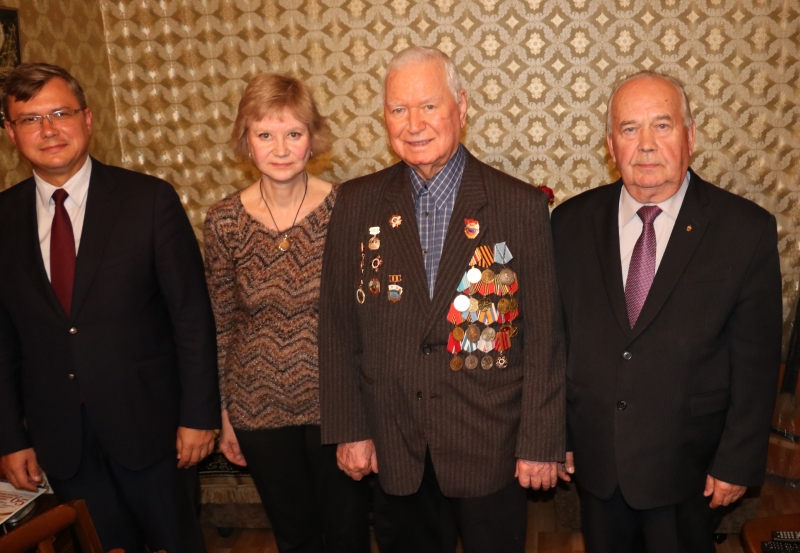 Моряку, юнге ТОФ, кочегару торпедированного сухогруза, оперному певцу, телевизионному деятелю Владимиру Панкову - 90 