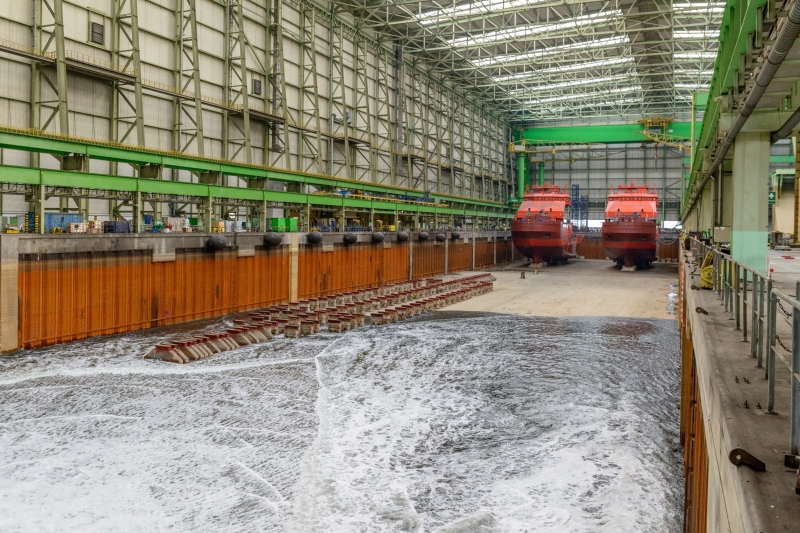 «Берингов пролив» и «Мурман» спущены на воду