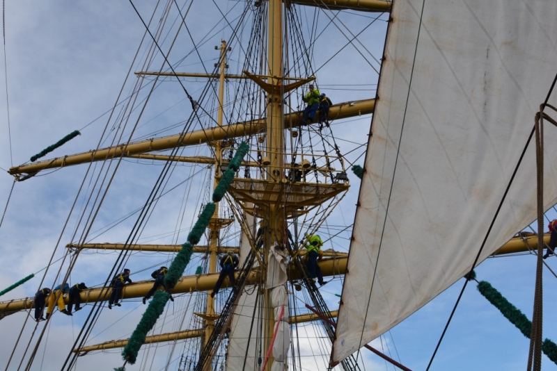 Парусное учебное судно «Мир» и яхта «Акела» участвуют в регате «Tall Ships Races 2016»