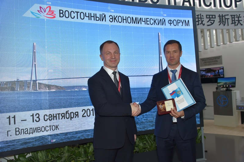 Юрий Цветков провел на ВЭФ-2018 награждение докеров, установивших рекорд России по скорости погрузки