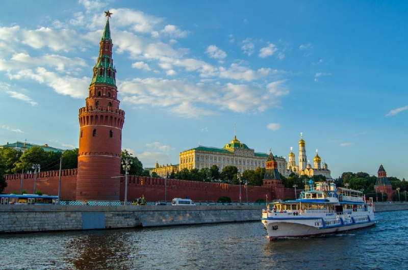 Владимир Путин поздравил моряков и речников России с профессиональным праздником
