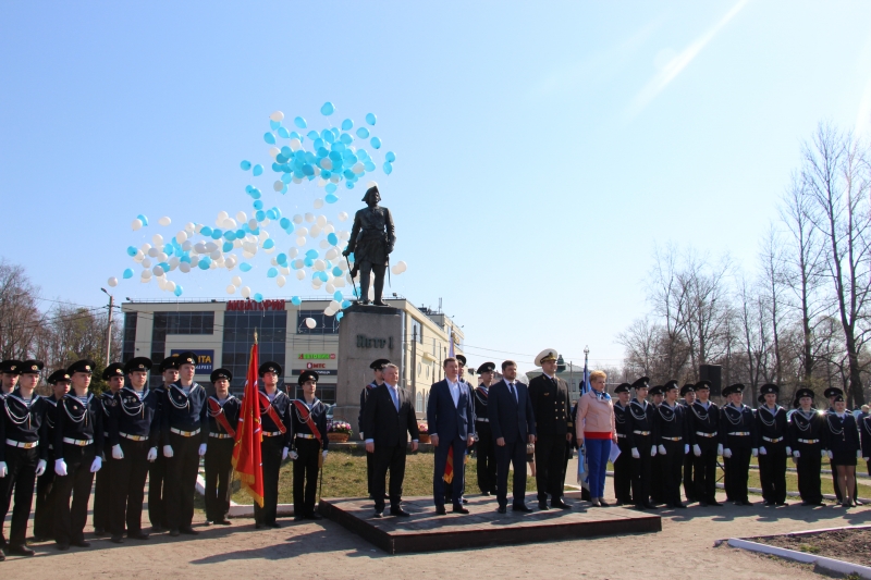 На Волго-Балте открыли навигацию и первый в мире памятник речникам-путейцам