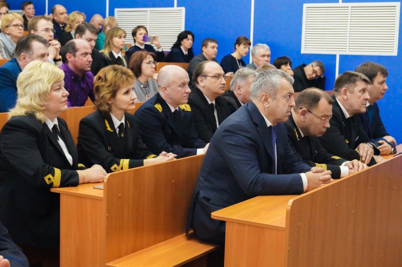 Студенты ВГУВТ и курсанты НРУ встретились с работодателями на «Ярмарке вакансий» 