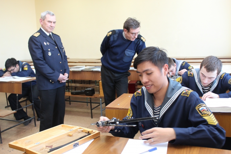 Курсанты МГУ им. адм. Невельского из Вьетнама сдают главный экзамен